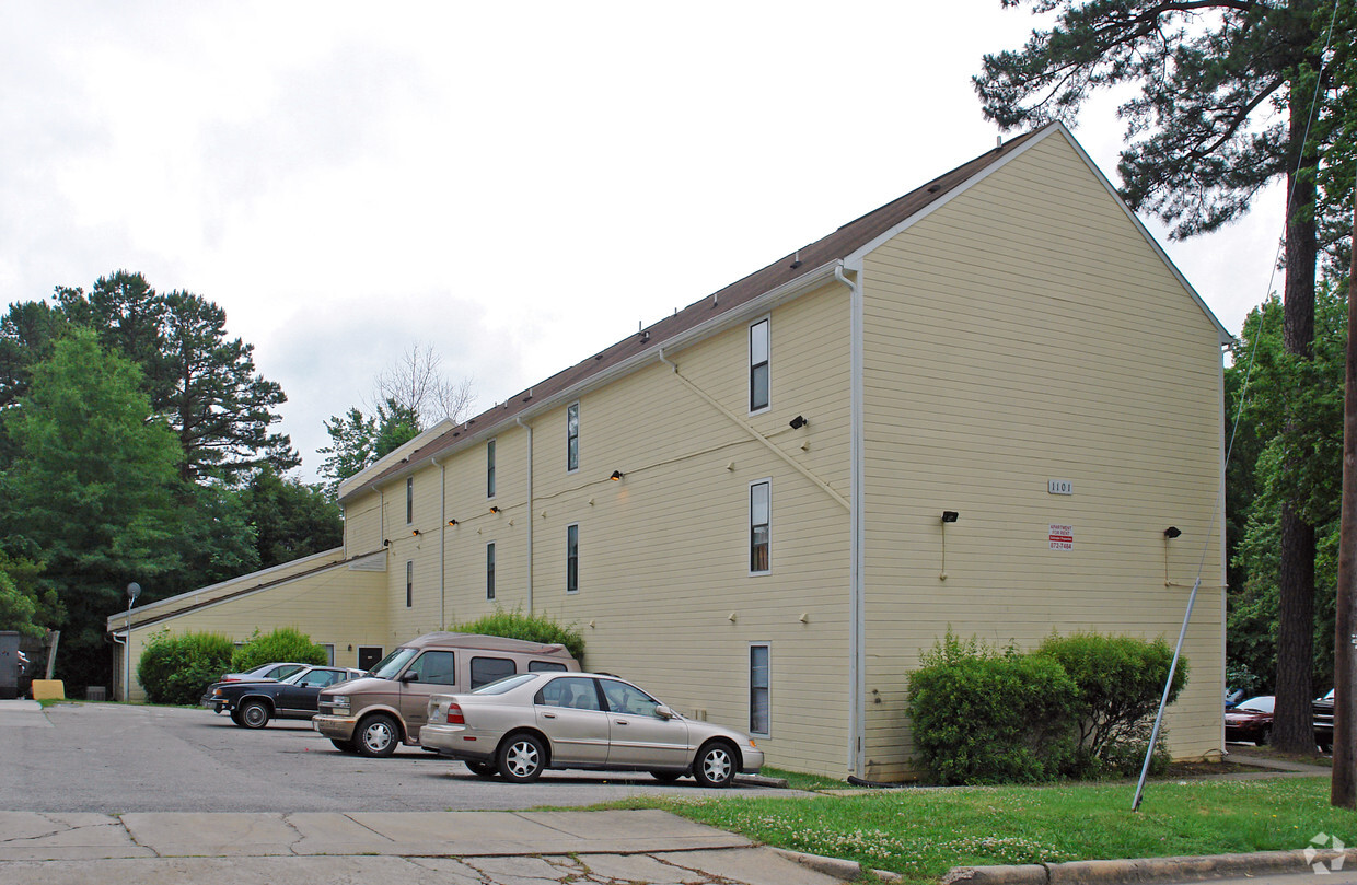 Side View - Clanton Apartments