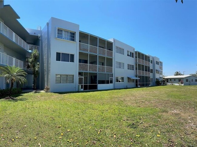 Building Photo - 2309 Park Ln