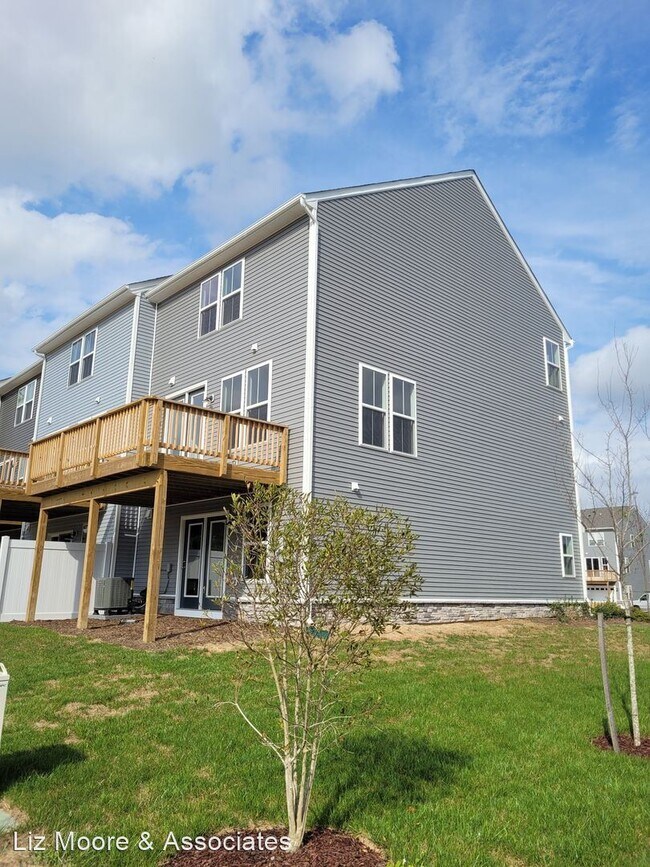 Building Photo - 3 br, 2.5 bath House - 220 Bulkhead Place