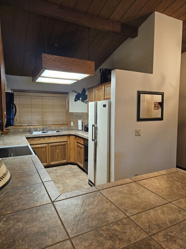 Foto del edificio - 2327 Rainbow Ln