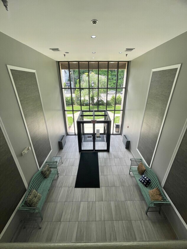 Photo - 1111 River Rd (Edgewater, NJ)