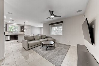 Building Photo - 7012 Pearl Hilltop Ct