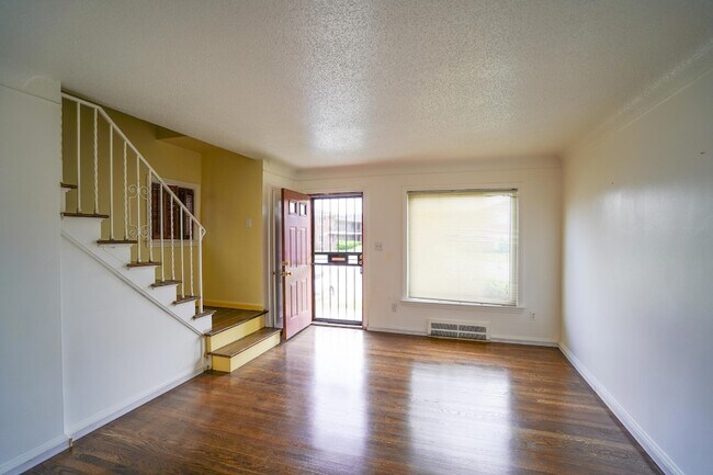 Foto del edificio - 17199 Meyers Rd