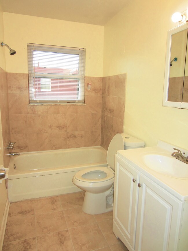 Building Photo - 5621 Ironwood Ct