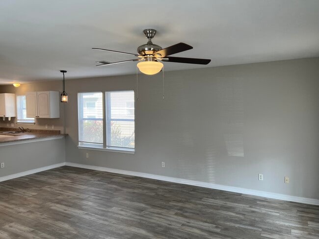 Building Photo - 9 Lantana Ct