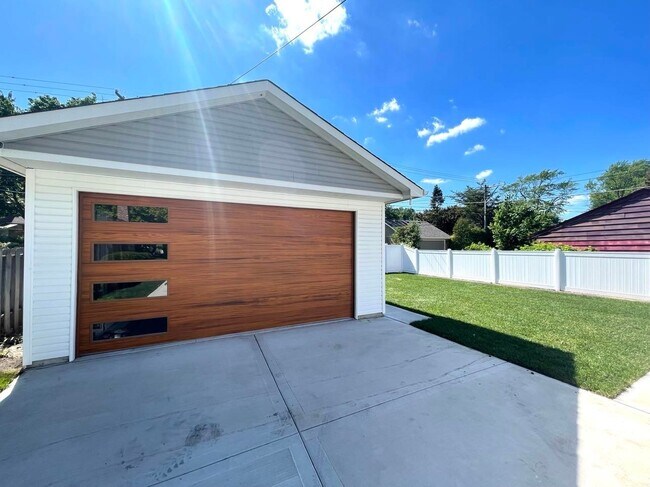 Foto del edificio - 8236 Kedvale Ave