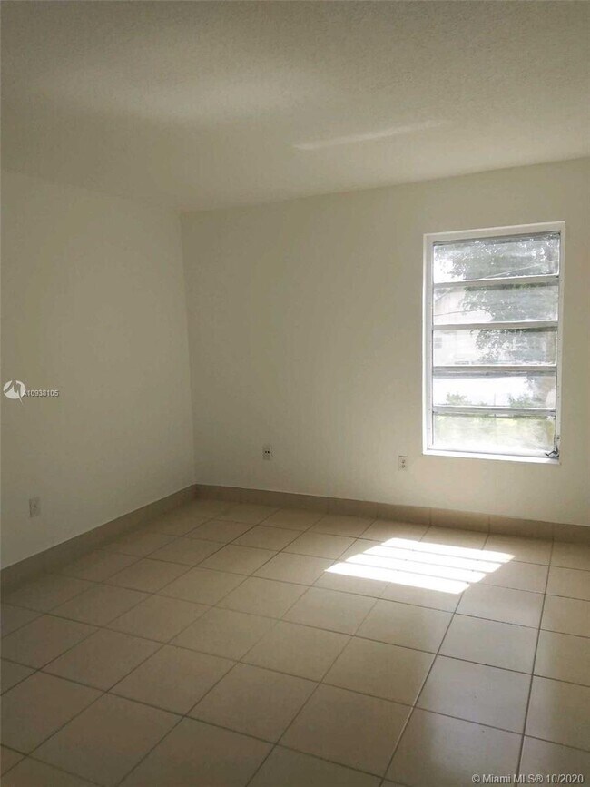 Foto del edificio - 575 W 69th St