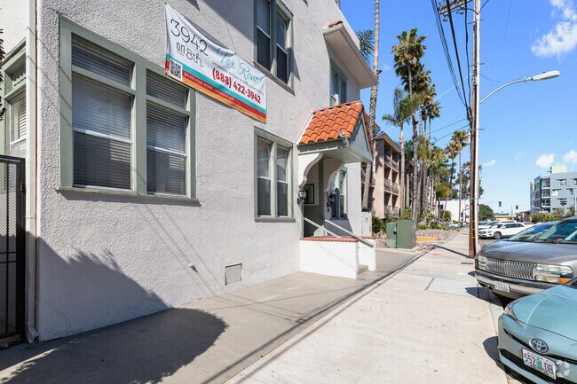 3942 el 8 - 3942 8th Ave
