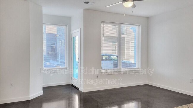 Foto del edificio - 110 W 12th St