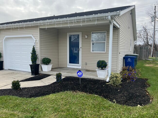 Building Photo - 2659 Four Seasons Dr