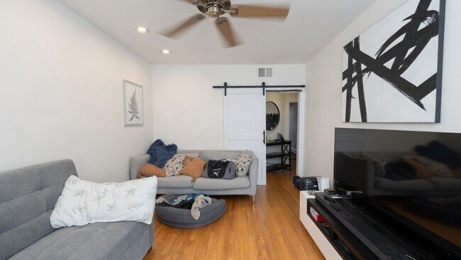 Foto del edificio - 4617 N Rockwell St