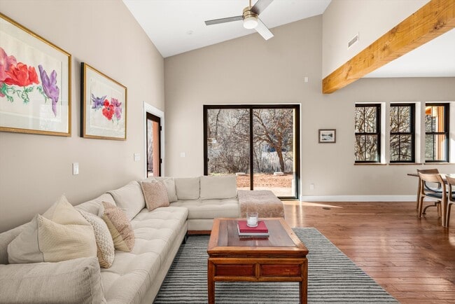 Foto del edificio - 106 Castle View Dr