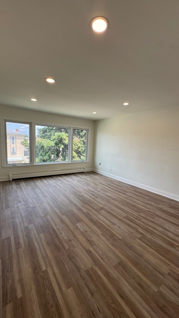 Foto del edificio - 8161 Enger Ln