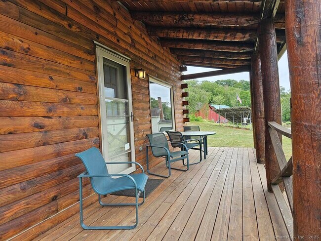 Foto del edificio - 698 Leetes Island Rd