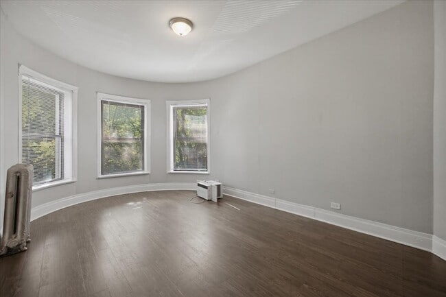 Building Photo - 5020 S Blackstone Ave
