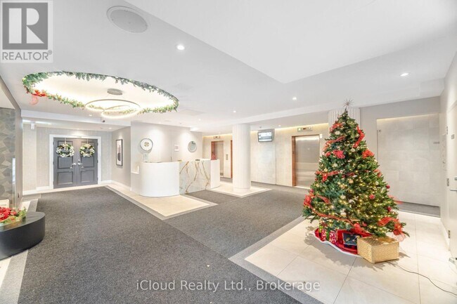 Photo du bâtiment - 550 Webb Dr