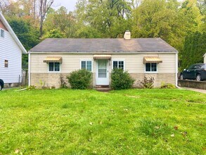 Building Photo - 581 Valley Ave NW