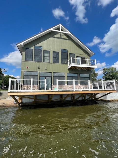 Foto del edificio - 97 Sand Shore Rd