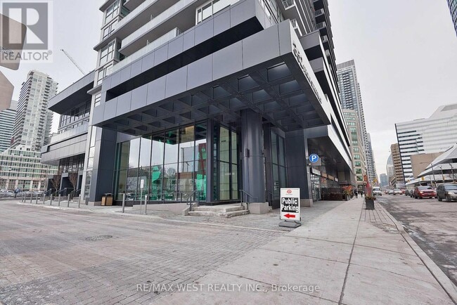 Building Photo - 352 Front St W