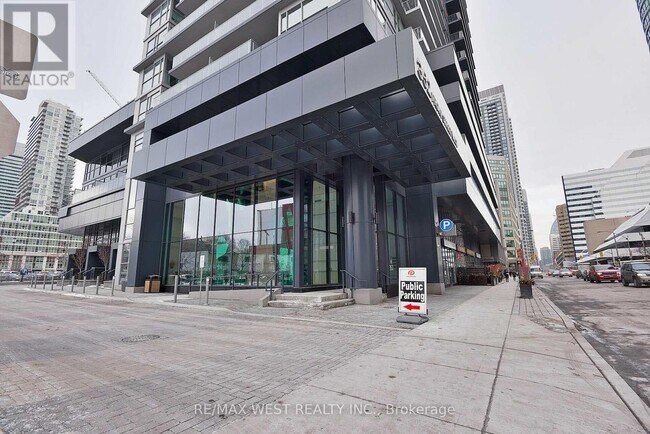 Photo du bâtiment - 352 Front St W