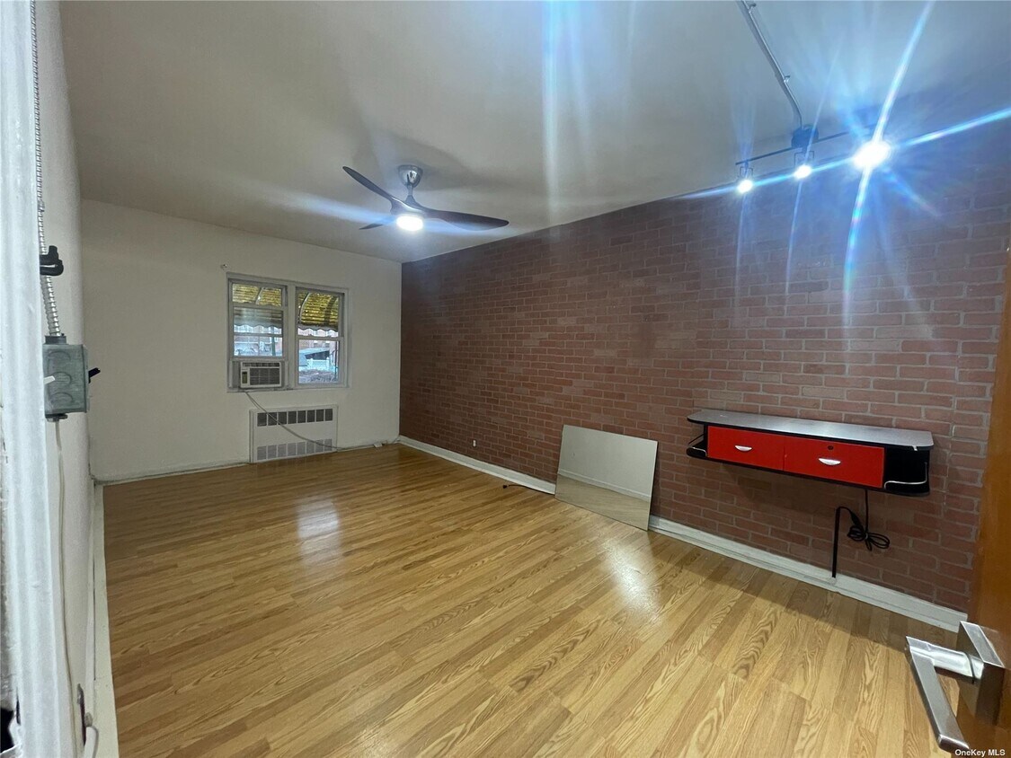 7417 85th Dr, Queens, NY 11421 Townhome Rentals in Queens NY
