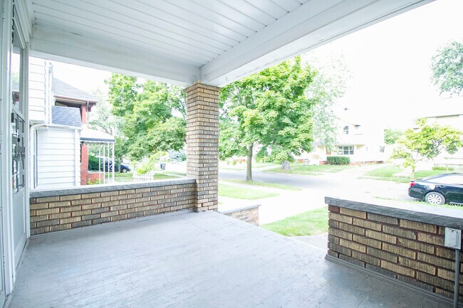 Foto del edificio - 4129 N Lockwood Ave