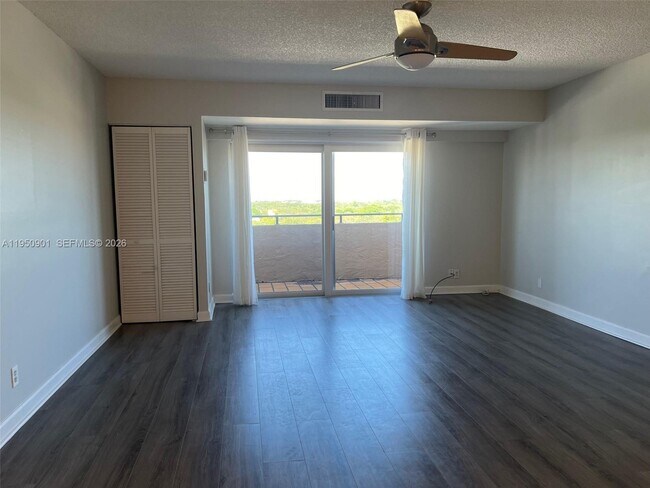 Building Photo - 1625 SE 10th Ave