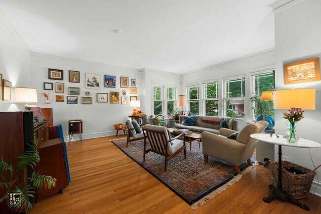 Foto del edificio - 5736 N Virginia Ave