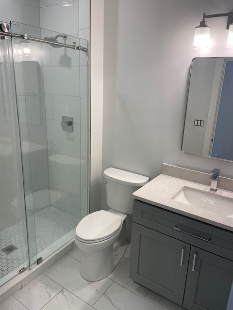 #3 Segundo baño - 50 E McMicken Ave