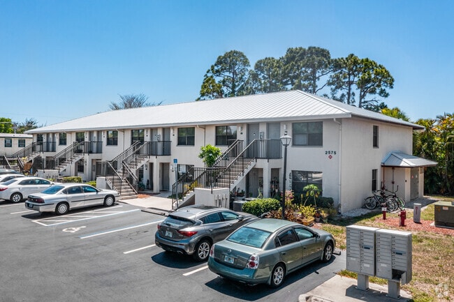 Wild Pines - Wild Pines of Naples