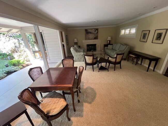 Building Photo - 723 Laurelwood Dr