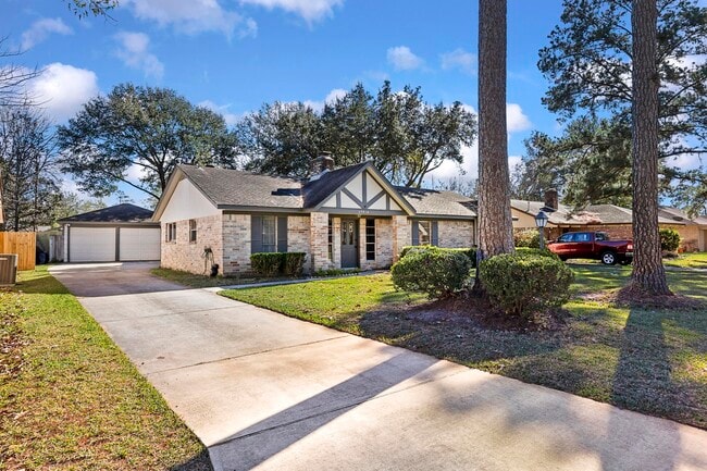 Building Photo - 29018 Elmwood Dr