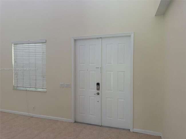 Foto del edificio - 4383 Laurel Ridge Cir