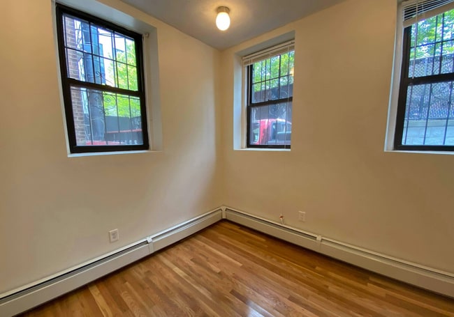 Building Photo - 116 Saint Stephen St