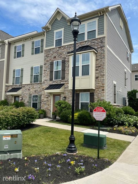 Building Photo - 3 br, 2.5 bath Townhome - 101 Bayside Cour...