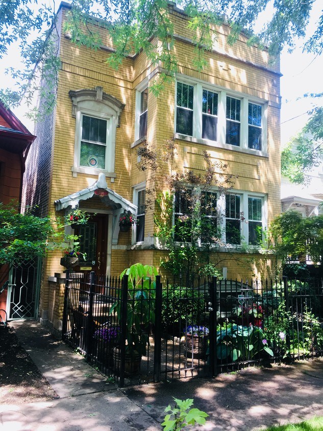 Primary Photo - 2336 W Argyle St