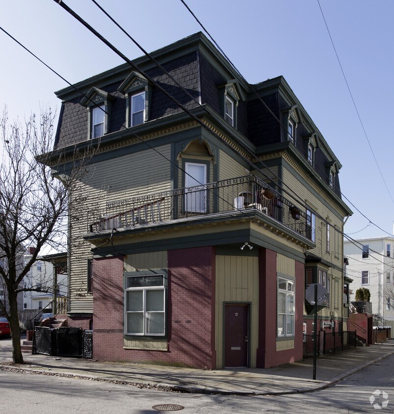 Building Photo - 124 Almy St