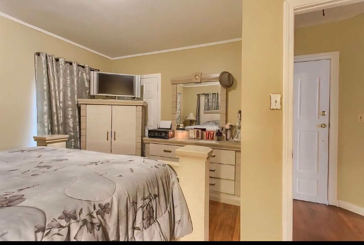 Building Photo - 75 Johnson St