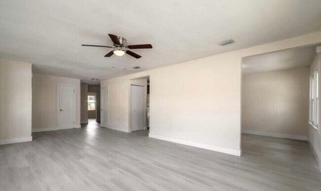 Building Photo - 326 Ribault Ave