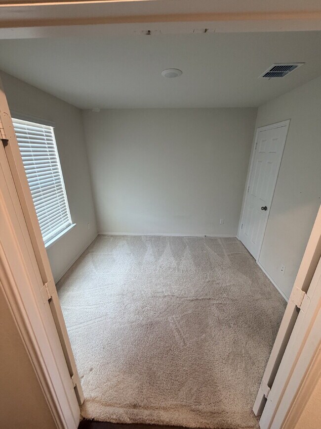 Building Photo - 631 Wild Olive Wy