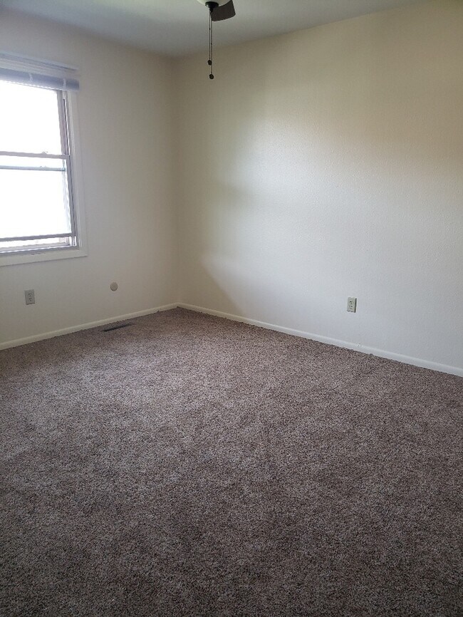 Building Photo - 1502 Trent Ct