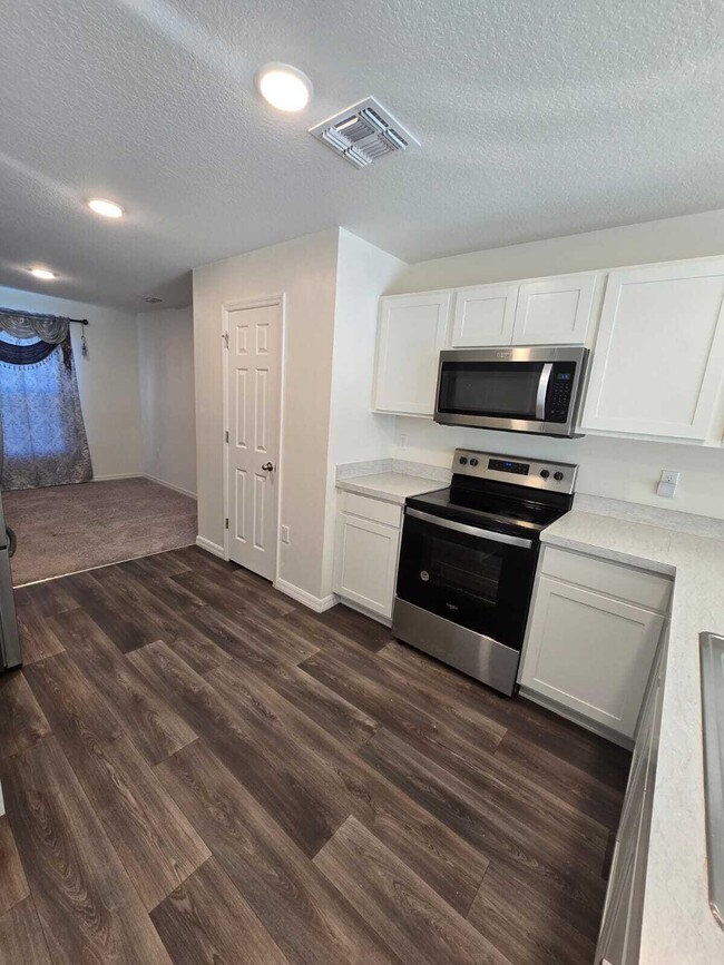 Building Photo - 4336 SW Yamada Dr
