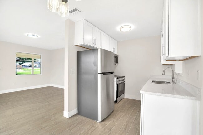 Building Photo - 1516 Zinnia Dr