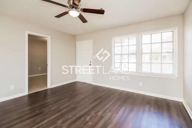 Building Photo - Charming 2 Bedroom in Houston!