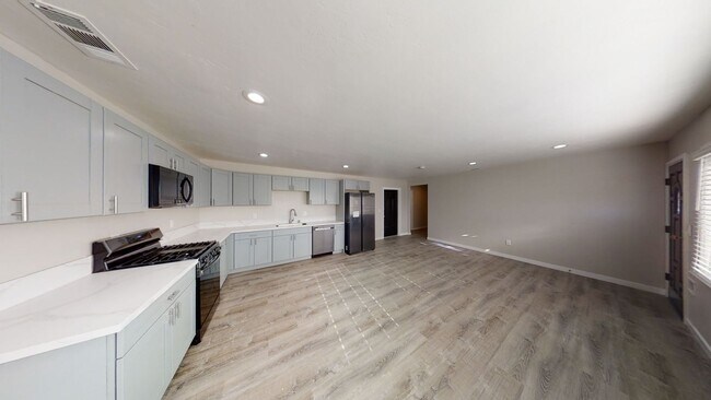 Building Photo - 5045 &amp; 5047 Campanile Dr.