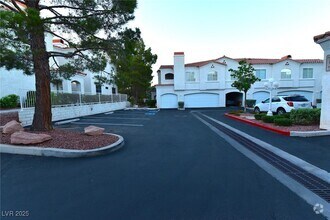 Building Photo - 2975 Bluegrass Ln