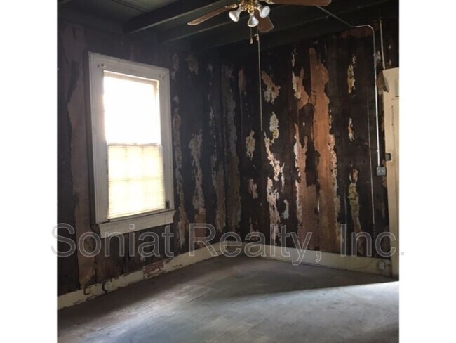 Foto del edificio - 1023 Clouet St