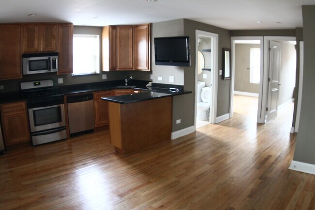 Building Photo - 5322 N Francisco Ave