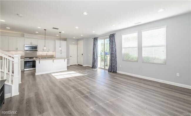 Building Photo - 3 br, 2.5 bath Condo - 906 El Paseo