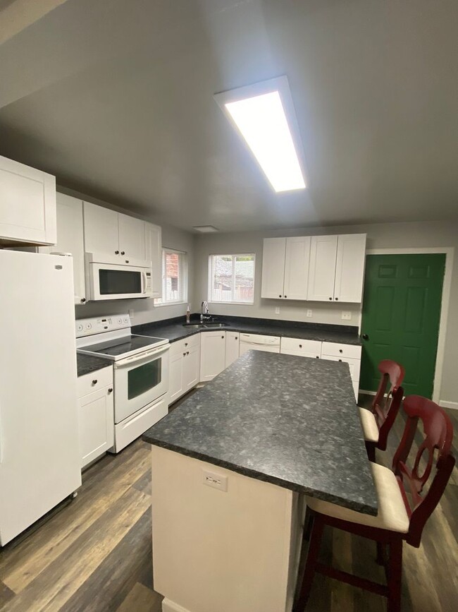 Building Photo - Newly Updated 2 Bedroom 1 Bath in Klickitat